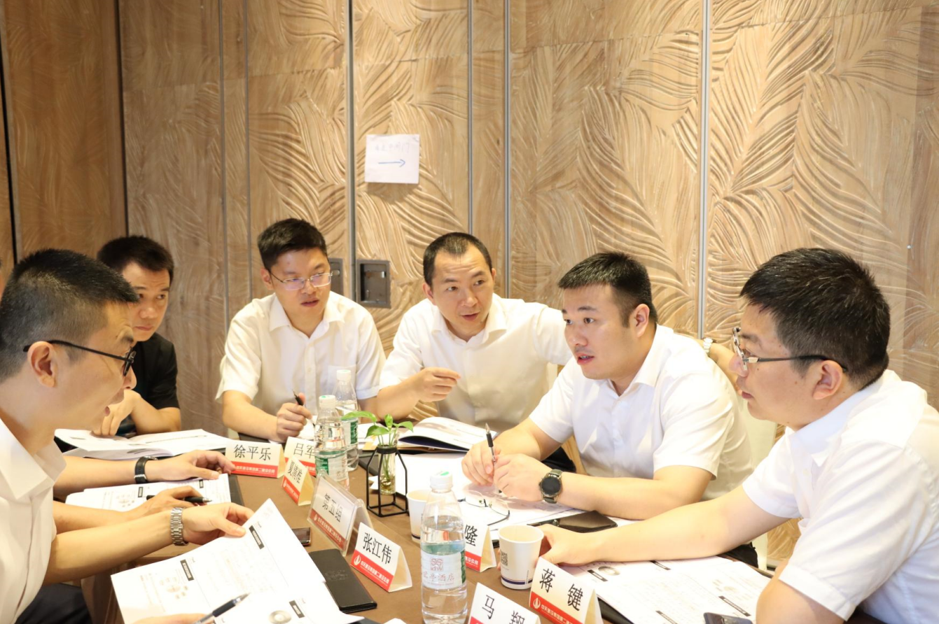 2021年6月25日-26日，AG贵宾会二建组织开展了2021年中高层主管执行力培训。本次培训特邀清华、北大、上海交大总裁班讲师，中国企业家协会特聘高级讲师许晋老师进行授课。